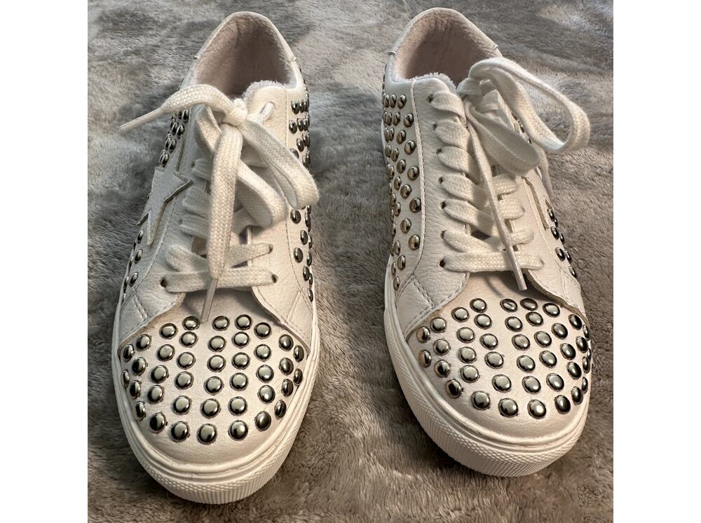 Steven by Steve Madden Phunky Studded Sneaker White Silver Womens Size 7.5